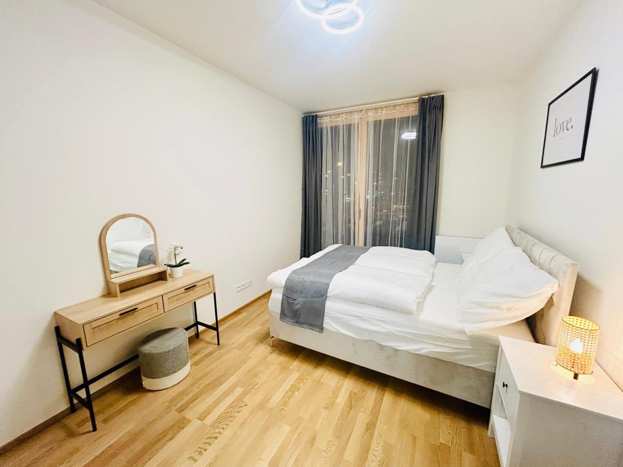 Apartment New Luxury At Andel Metro Station *