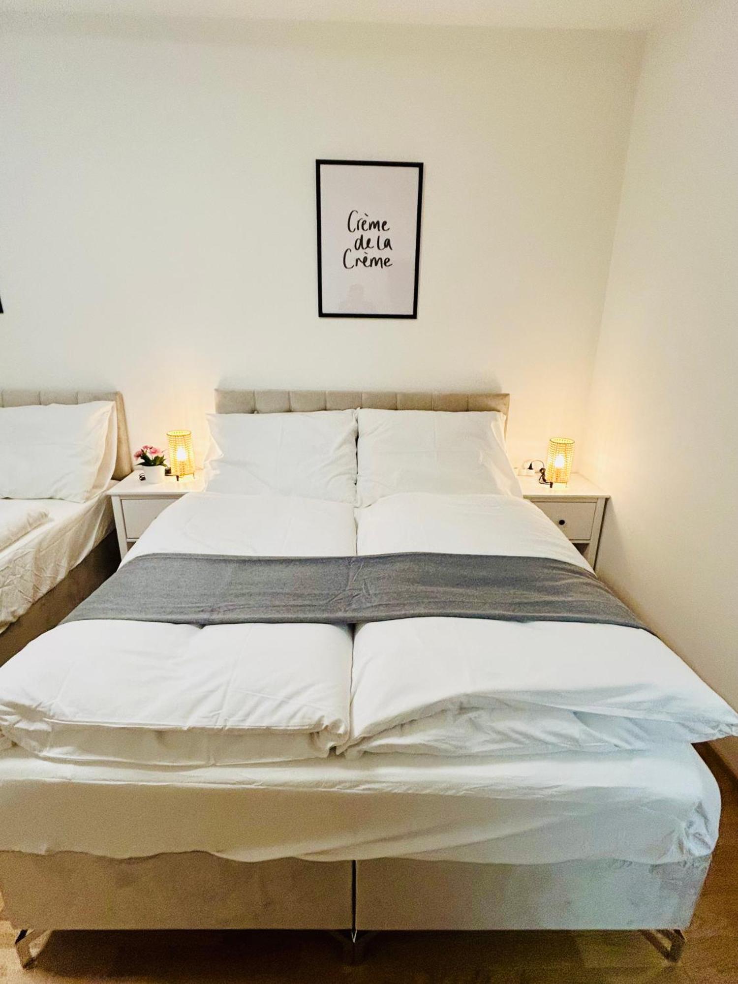 New Luxury At Andel Metro Station Apartment *