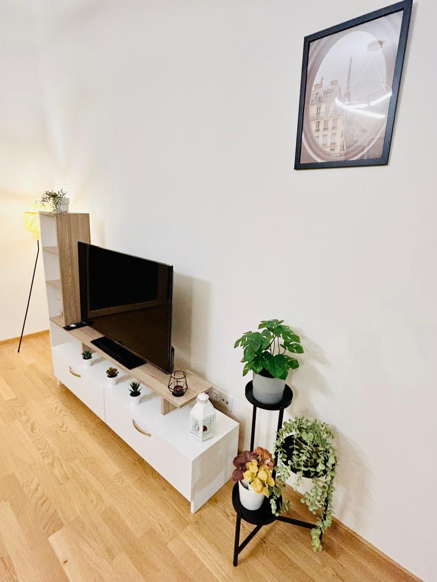 Apartment New Luxury At Andel Metro Station Prag